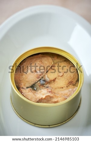 Canned food of the mackerel which is not doing seasoning               