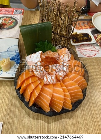 salmon , salmon belly and salmn egg sashimi , close up picture 