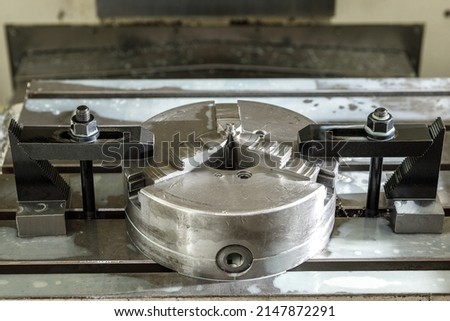 Machine for machining metal in the process. Detail of a tool in production