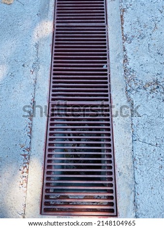 Steel cover for rain gutters on the road