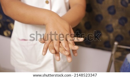 How to Hand Wash - Hand Images