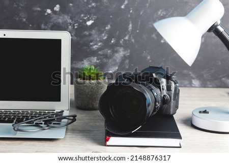 photographer work table content creator for social networks