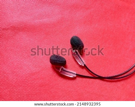 a headfree with red background