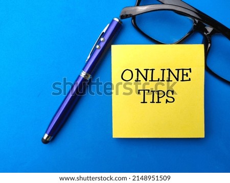 Top view pen,glasess and sticky note with the word ONLINE TIPS.