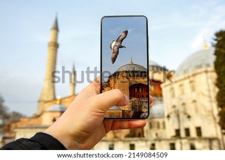 Taking photos of The Hagia Sophia in Istanbul, Turkey using a smartphone camera