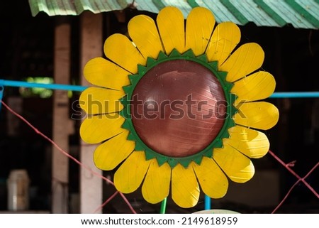 Artificial sunflowers obtained from tire recycling.