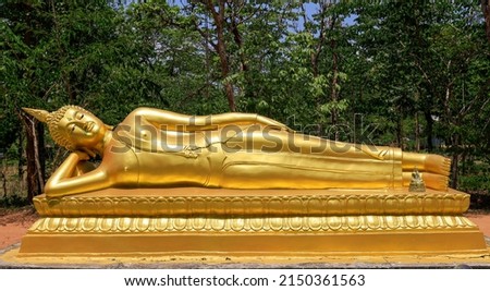 Buddha amulet on Tuesday, reclining posture, the Buddha image is in the right side of the Ariya Buddha image. His Majesty's feet overlap evenly. His left hand crosses his body in Thailand.
