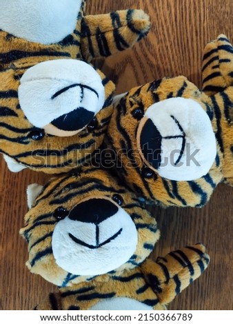 blurred background,  three doll tigers, pattern unique, black,brown color