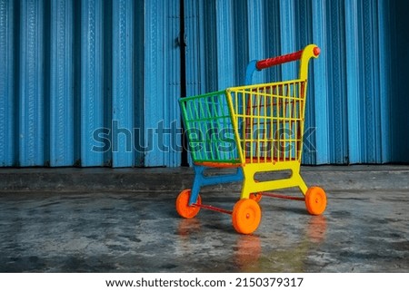 Shopping trolley toy with rolling door background