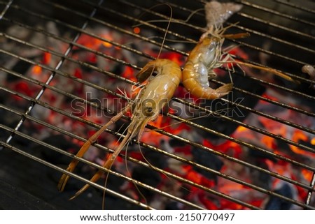 Grilled shrimp on the grill seafood By grilling on the stove until cooked.