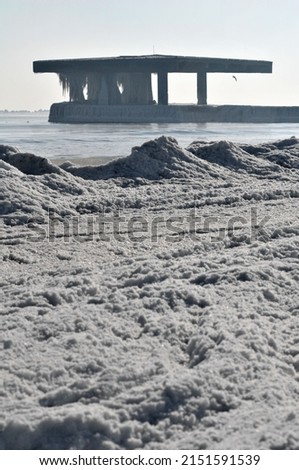 picture of the frozen sea 