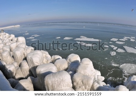 picture of the frozen sea 