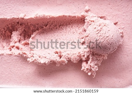 Organic raspberry ice cream texture and ball.