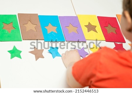 Learning colors. Matching game to find card for each star. 5 minute crafts, easy game ideas. Montessori methodology tool for focus on, concentration, speech therapy and fine motor skills.
