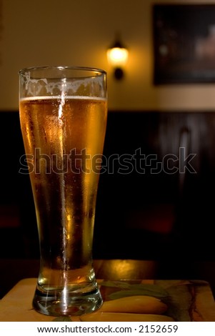 beer vacation froth holiday gold rich foam wet liquid cold golden table cool clubs sparkle praise meet relaxed bubbles tasteful consume celebrate chilly drinks treasure thirsty fluid thirst warm bars