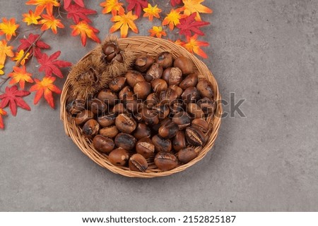 Chestnuts grown in autumn are roasted and eaten over a fire.