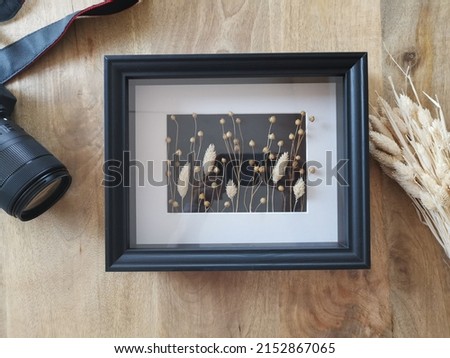 Dried flowers in picture frames
A high quality frame is used.
handmade
Sustainable and timeless gift
Special gift pack with dried flower decoration with your own message
23x23cm
Front: Without glass