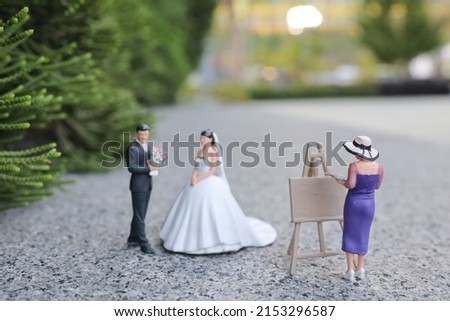 the figure drawing the picture for  Bride and Groom