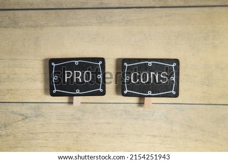 Pro and cons wording on a clipboard 