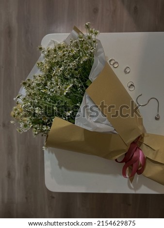 Bouquet of daisies
 on the table
