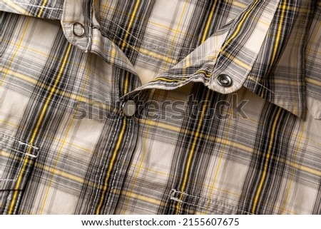 Classic geometric shirt in gray and yellow
