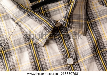 Classic geometric shirt in gray and yellow
