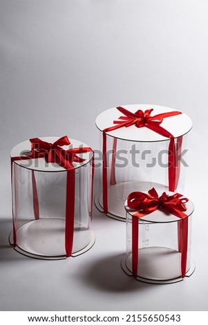 Transparent round cake box - a universal transparent box tube, in which the dessert looks especially festive.