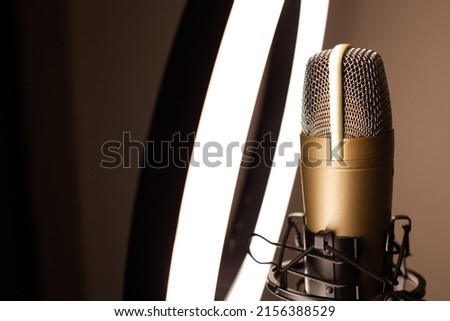 Close up microphone and lamp ring