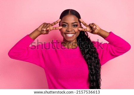 Photo of impressed millennial tail hairdo lady show v-sign wear sweater isolated on pink color background