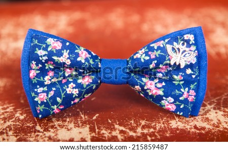 blue bow tie with a pattern with summer flowers