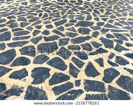 Patterned stone patio floor with no layout
