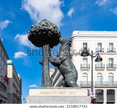 A picture of the Statue of the Bear and the Strawberry Tree statue.
