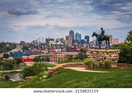 Kansas City, Missouri, USA downtown city skyline and parks.
