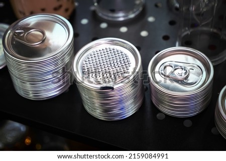 Aluminum lids for cans. Protect the air from outside.