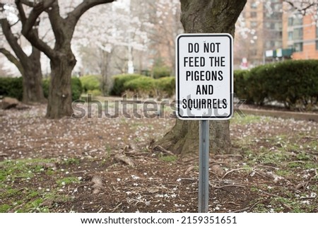 Do not feed the pigeons and squirrels sign at Roosevelt island in New York city