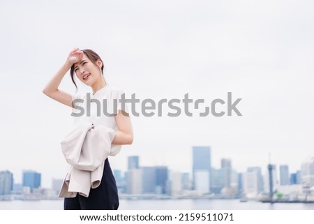 Sweating businesswoman on a sales trip Royalty-Free Stock Photo #2159511071