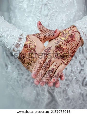 Mahendi.  Javanese, Indonesian bride's hand decorated with henna painting.  Henna is a culture from India, but is often used by Indonesian women in various celebrations, including weddings.