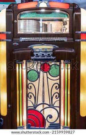 Details of Retro Jukebox: Music and Dance in the 1940s and in the 1950s.