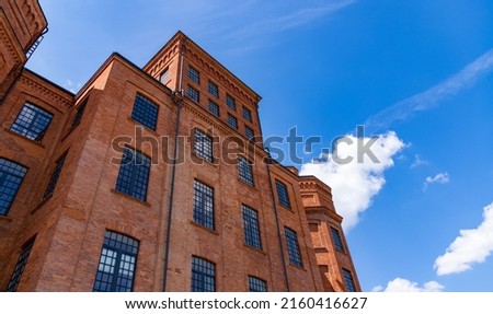 A picture of the apartment facades at the Księży Młyn old industrial textile complex.