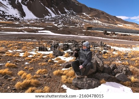 WOMAN SITTING, ADMIRING THE MOUNTAIN. BRIDGE OF THE INCA.