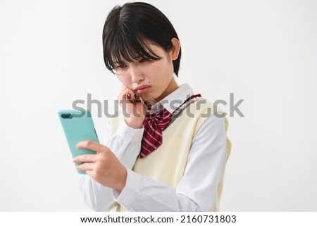 A bewildered high school girl with a smartphone