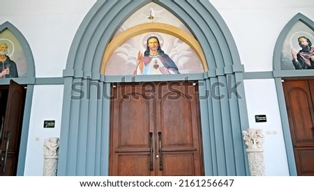 Picture of Jesus in the top of the door to the church on the entrance