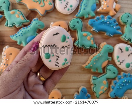 Beautiful dinosaurs and egg cookie art
