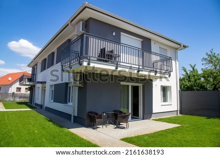 Symbol image single family house: New residential house in front of blue sky Royalty-Free Stock Photo #2161638193