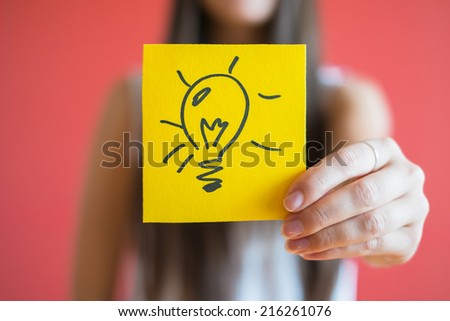 drawing light bulb icon in the hand