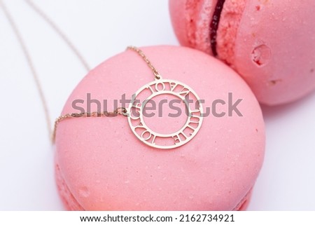Silver  necklace with personalized name on a macaron background. Image for e-commerce, online selling, social media, jewelry sale.