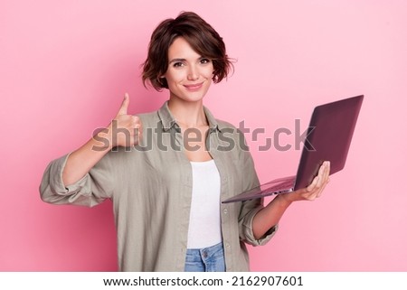 Photo of positive lady marketer use device show thumb up symbol approve wi fi media isolated pastel color background