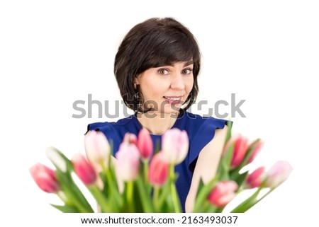 The seller flower shop offers a beautiful bouquet of spring flowers.