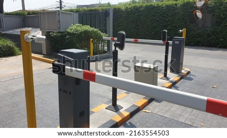 Barrier gate, automatic entry system with Easy pass bluetooth long range remote reader  in front of condominium, apartment for visitor car for access control express car way gate 

