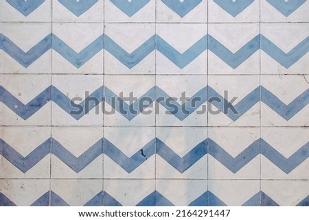 hydraulic tile with geometric pattern blue with white